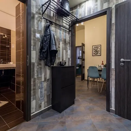 Bpr Metropolis With Balcony & A/c Apartment