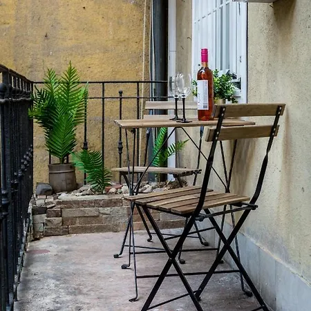 Bpr Metropolis With Balcony & A/c Apartment *