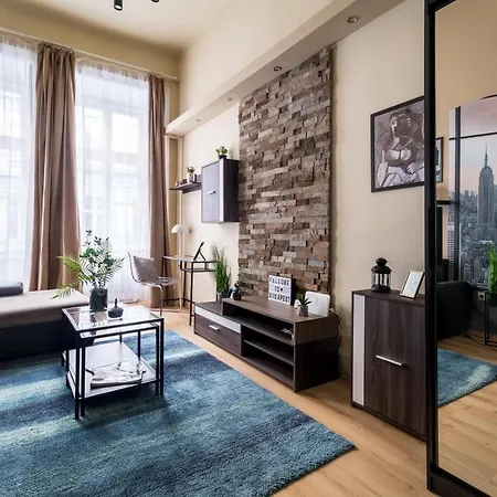 Bpr Metropolis With Balcony & A/c Apartment *